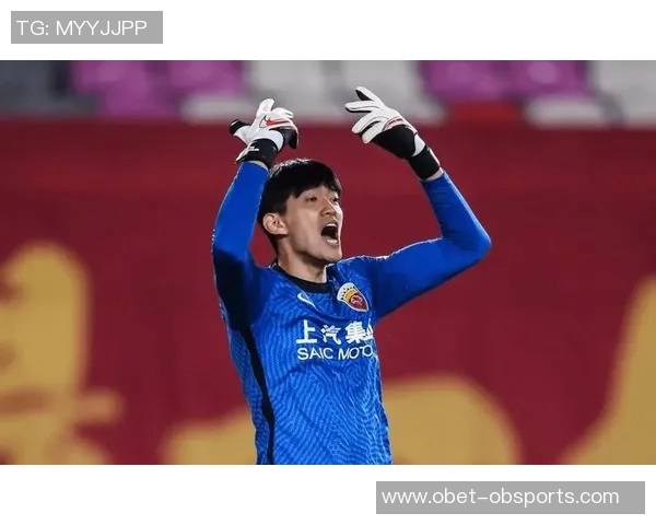 颜骏凌迎来职业生涯新里程碑上海海港门将出战500场赛事纪念夜